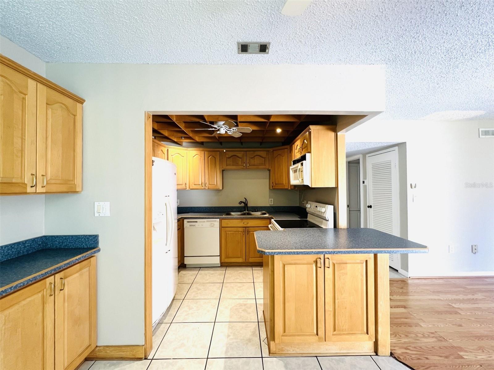 387 S MCMULLEN BOOTH ROAD, #14, Clearwater, FL 33759