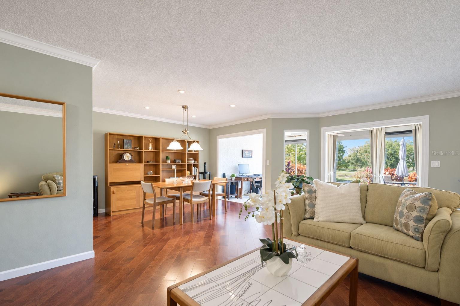 Peaceful golf views immediately upon entry~