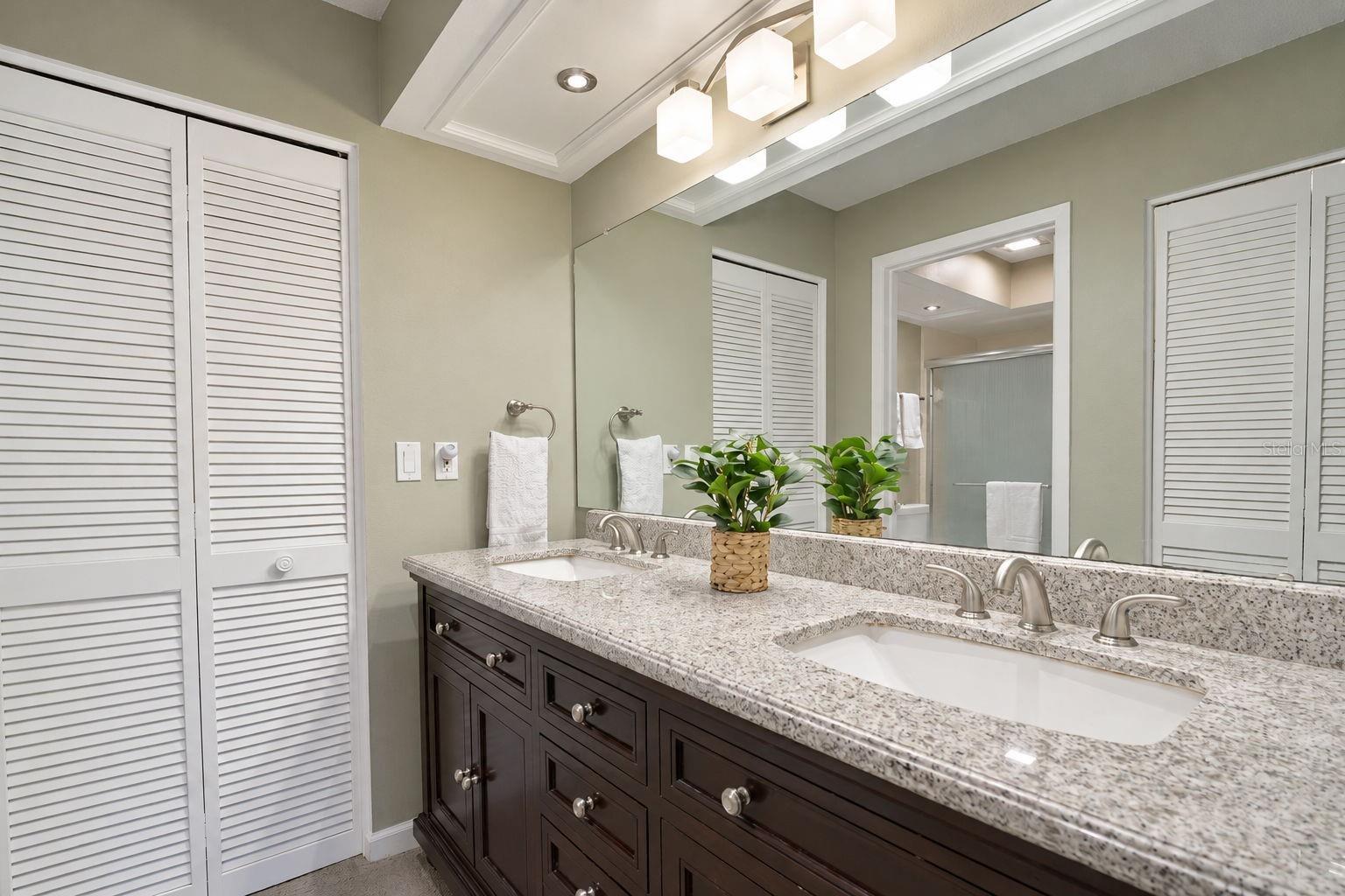 Granite countertops, dual sinks & private bath~