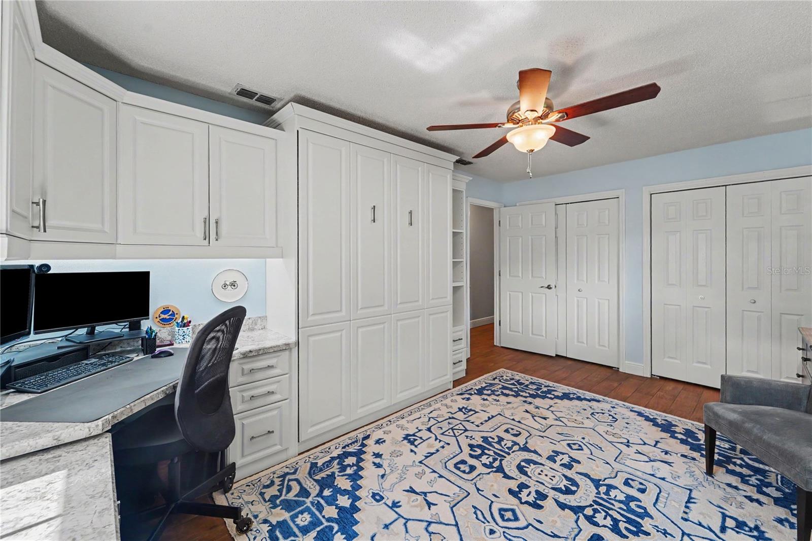 2nd bedroom w/murphy bed