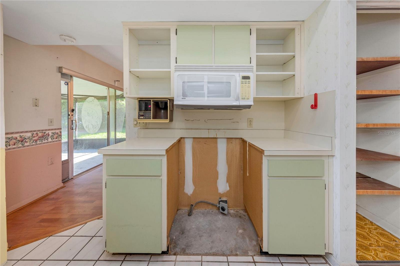 Kitchen - Right View