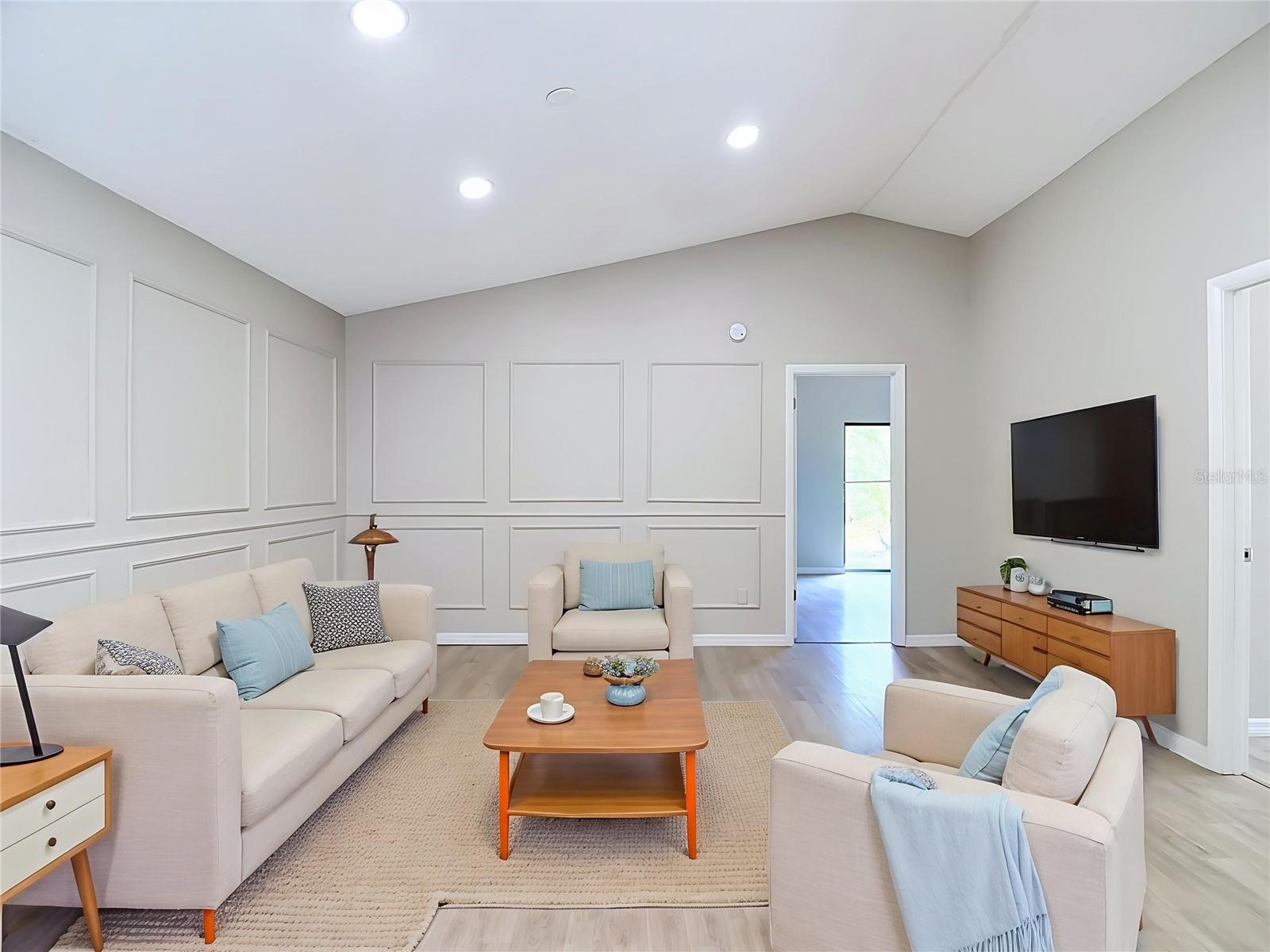 1960 GREGORY DRIVE, Tampa, FL 33613