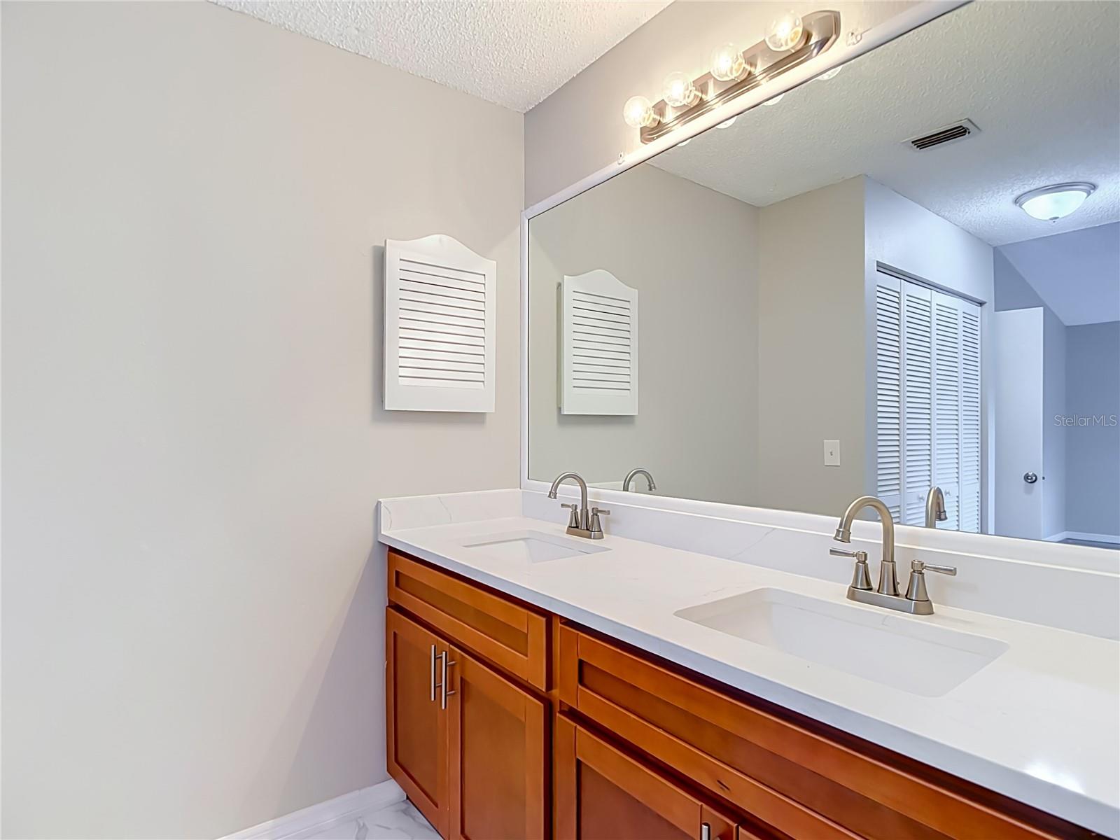 1960 GREGORY DRIVE, Tampa, FL 33613