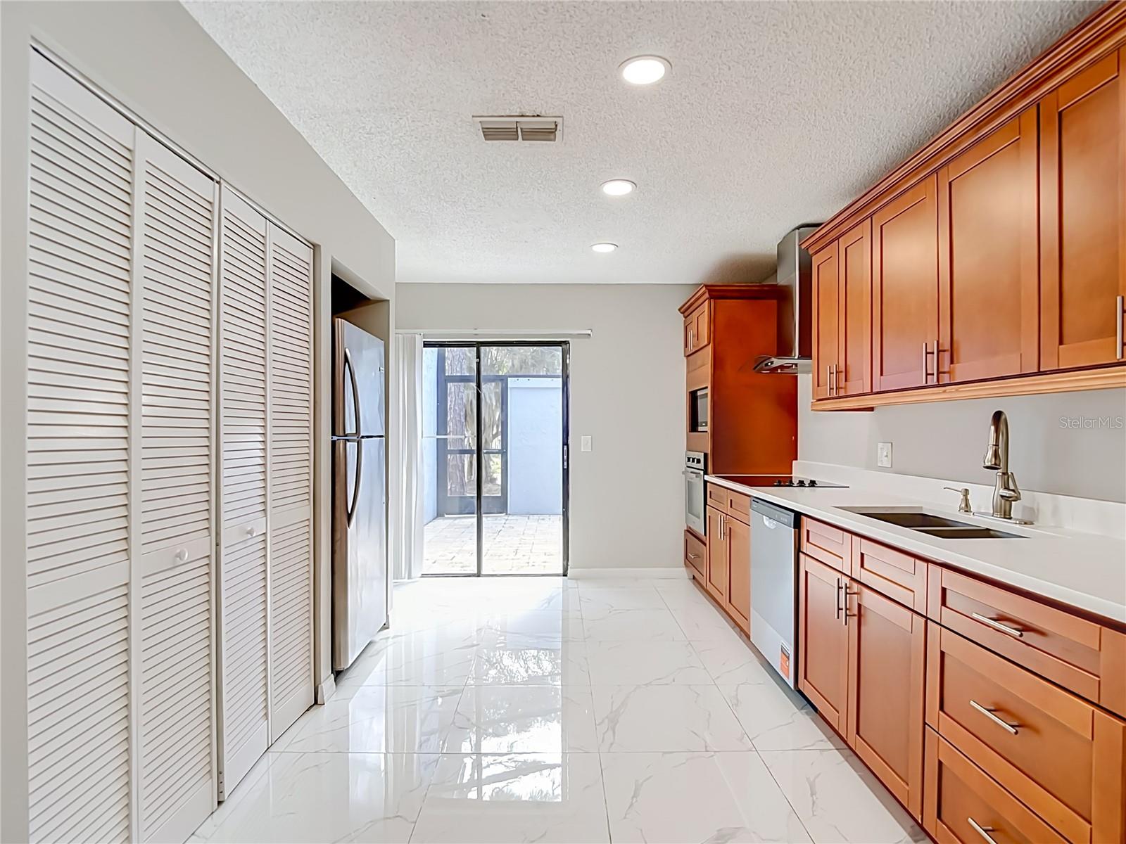 1960 GREGORY DRIVE, Tampa, FL 33613