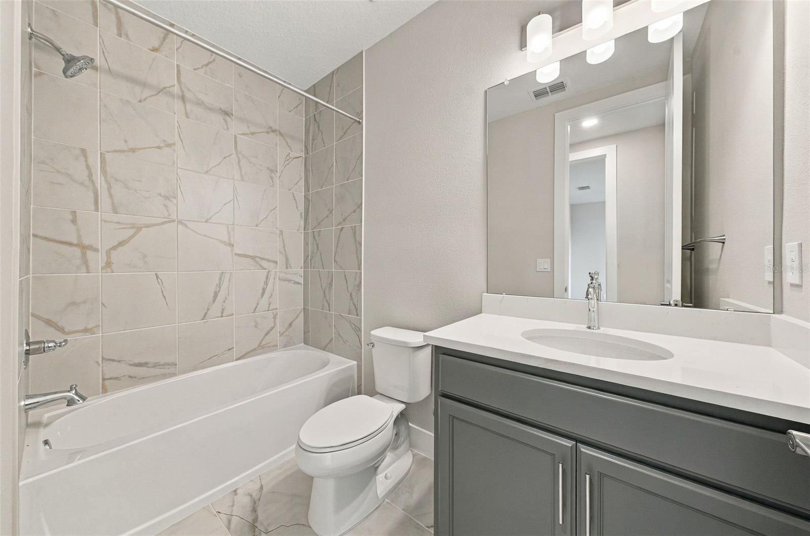 2nd Floor Full Bathroom