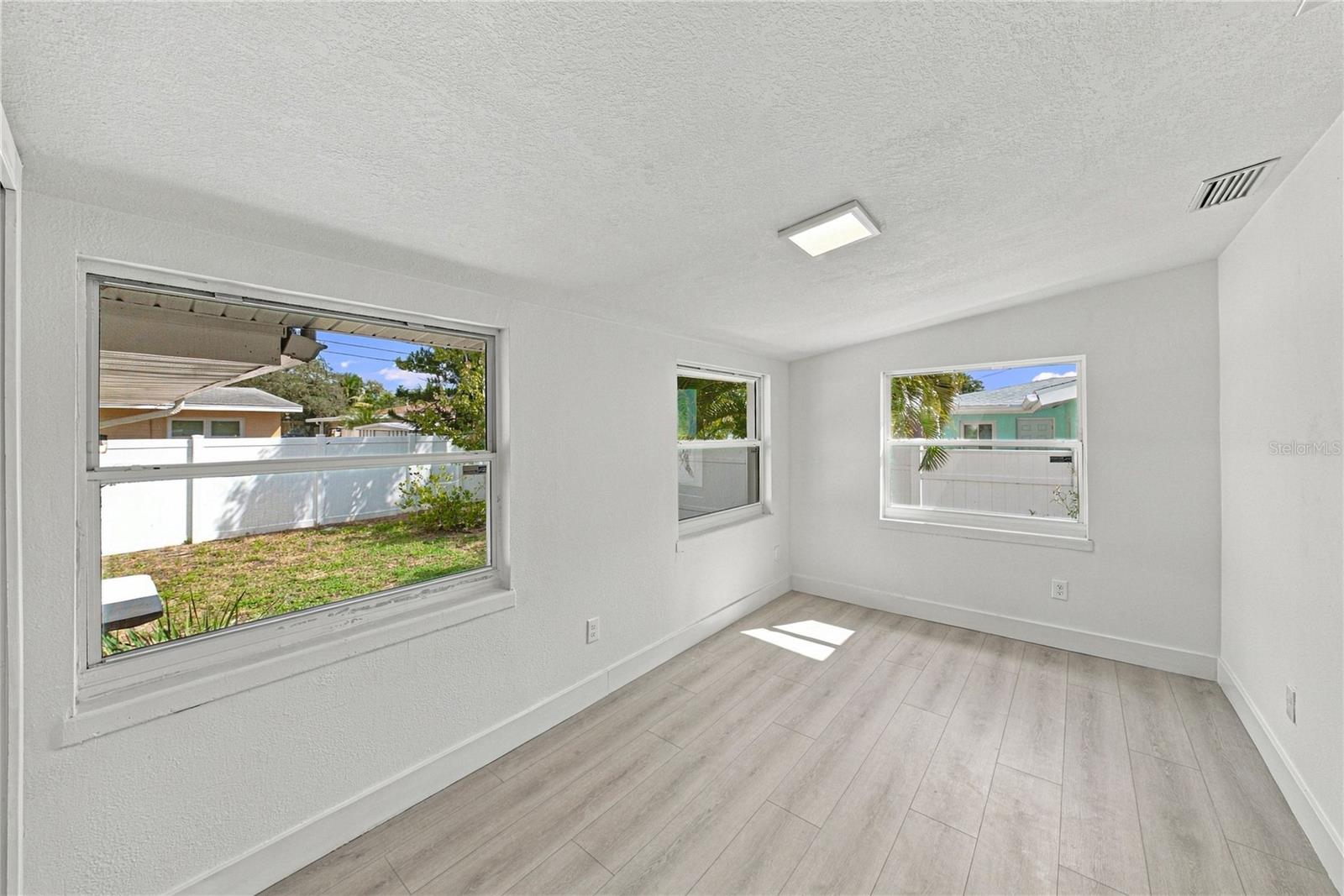 1302 ROBIN ROAD S, St Petersburg, FL 33707