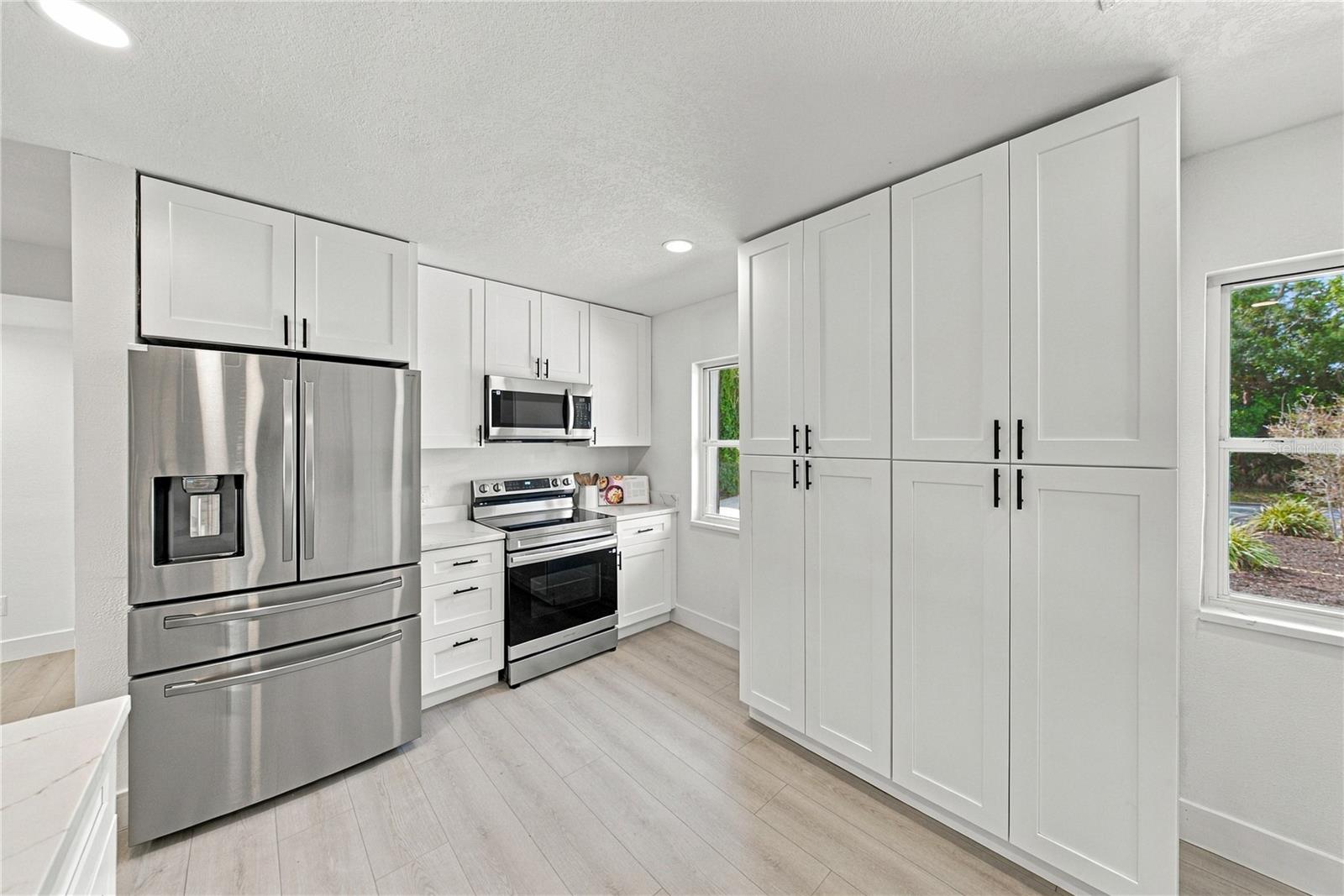 1302 ROBIN ROAD S, St Petersburg, FL 33707
