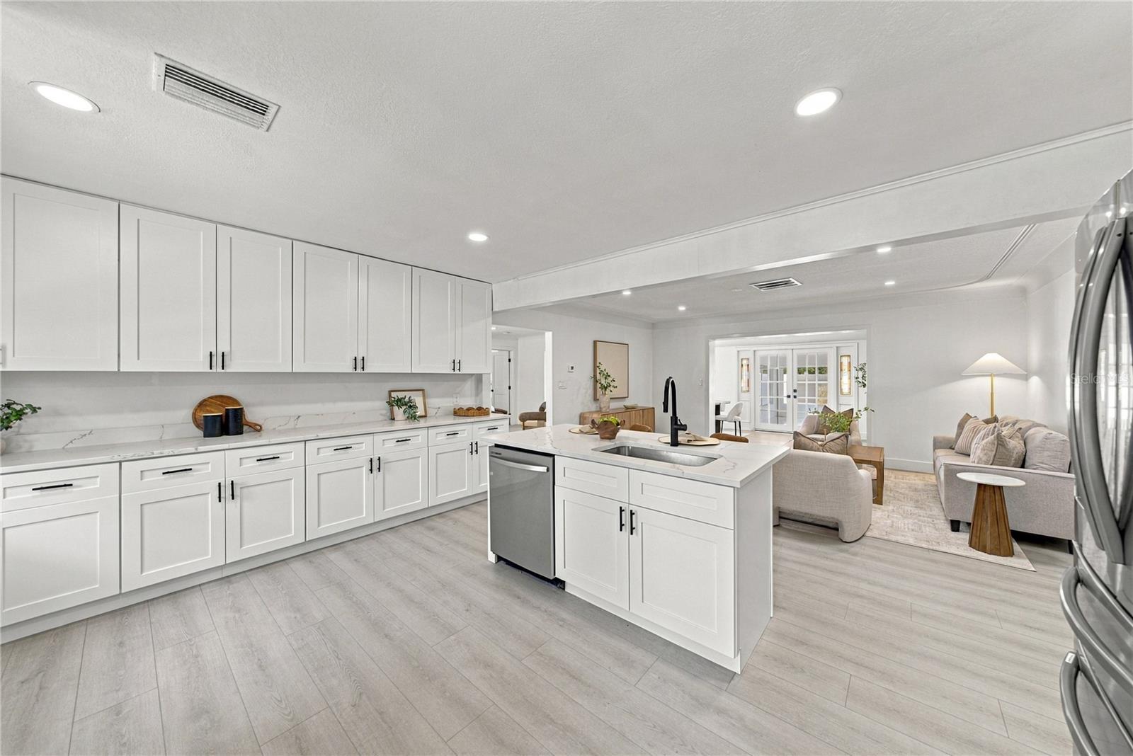 1302 ROBIN ROAD S, St Petersburg, FL 33707