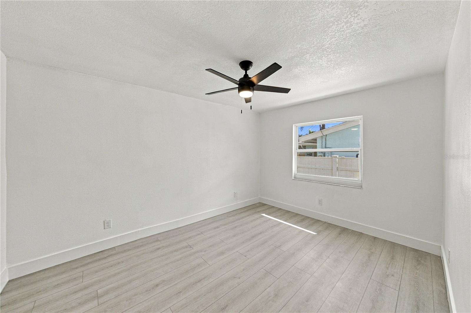 1302 ROBIN ROAD S, St Petersburg, FL 33707