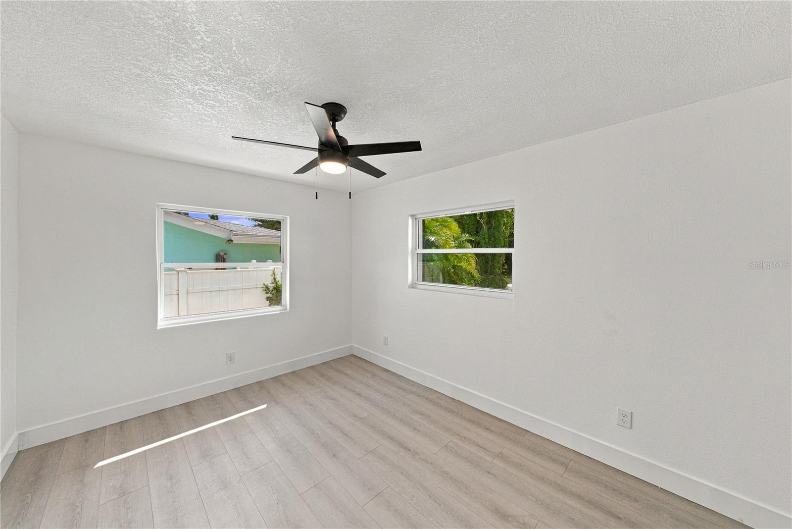 1302 ROBIN ROAD S, St Petersburg, FL 33707