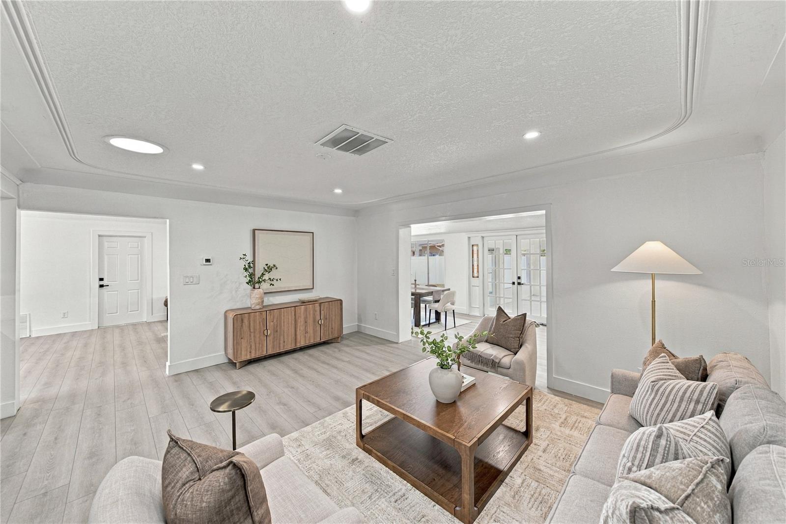 1302 ROBIN ROAD S, St Petersburg, FL 33707