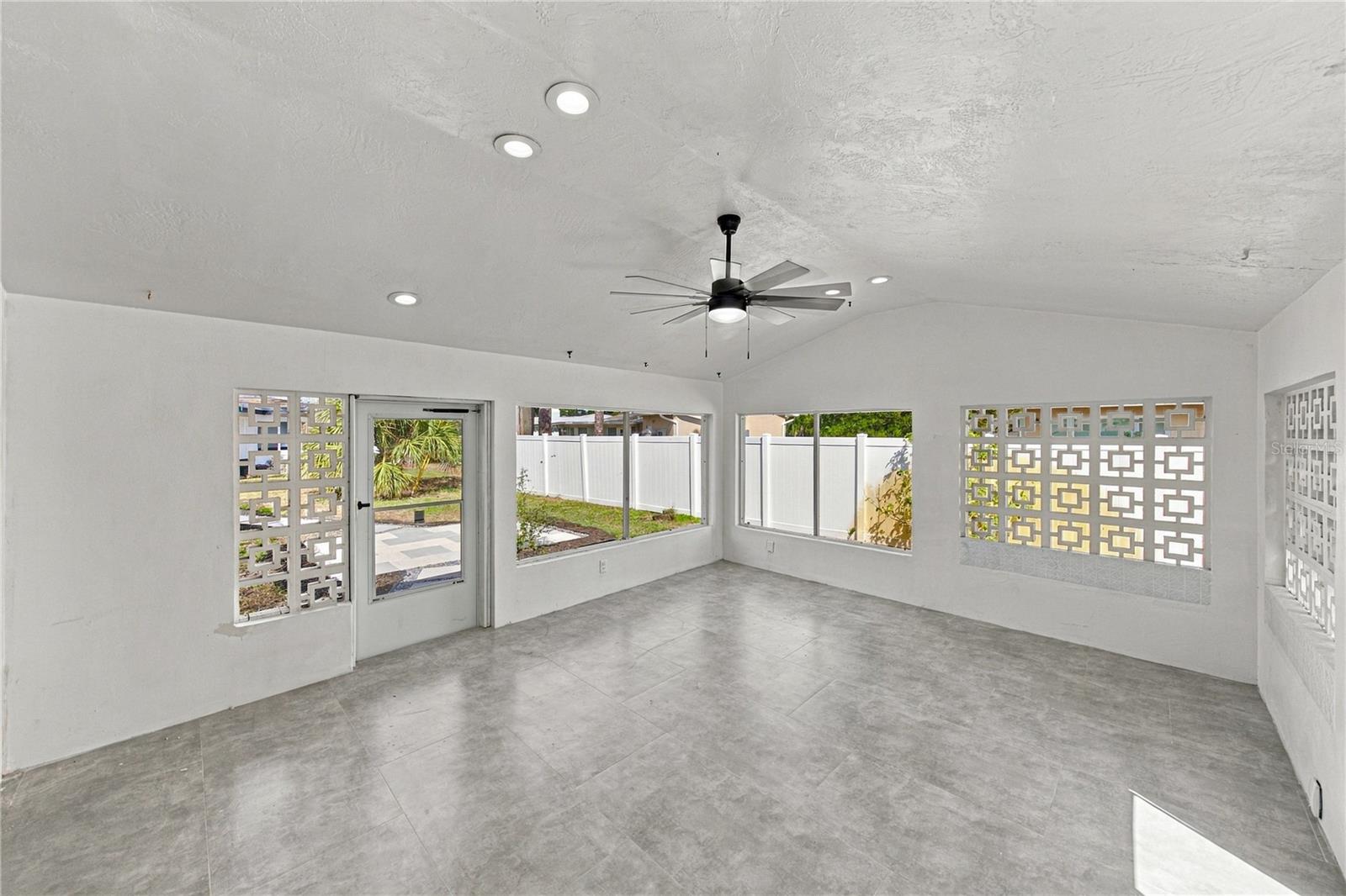 1302 ROBIN ROAD S, St Petersburg, FL 33707