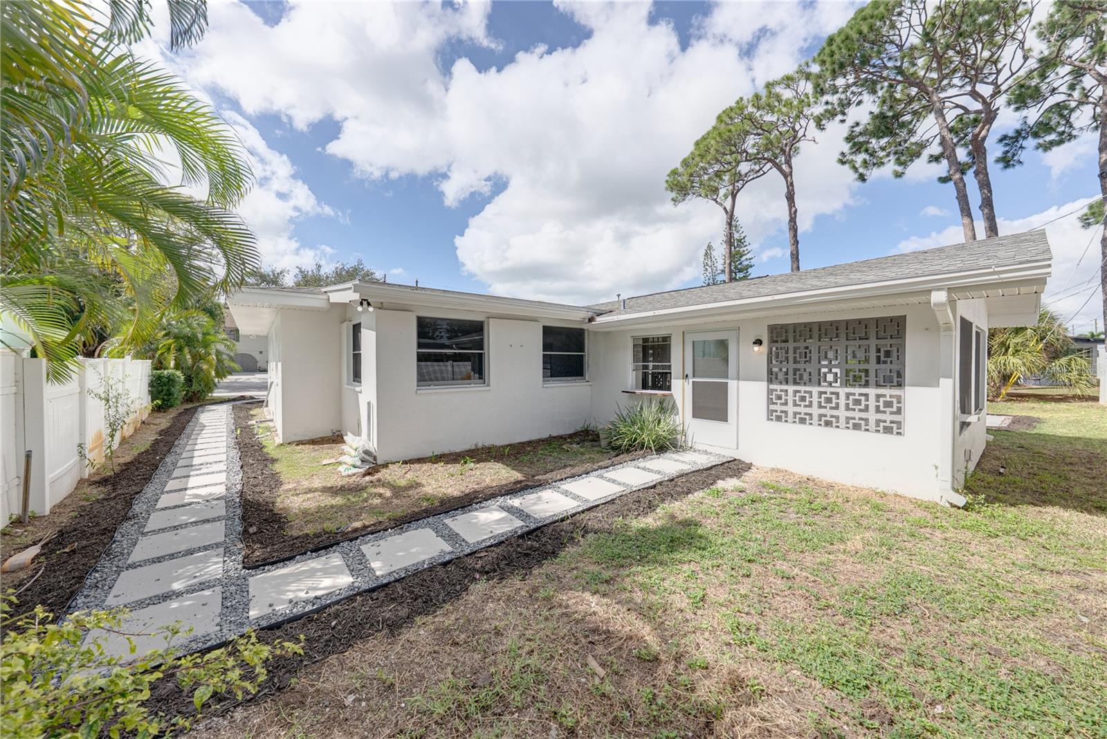 1302 ROBIN ROAD S, St Petersburg, FL 33707