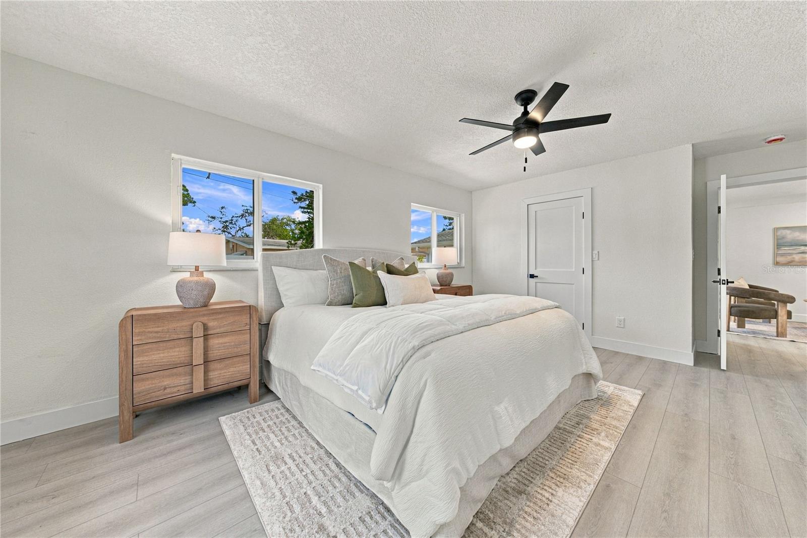 1302 ROBIN ROAD S, St Petersburg, FL 33707