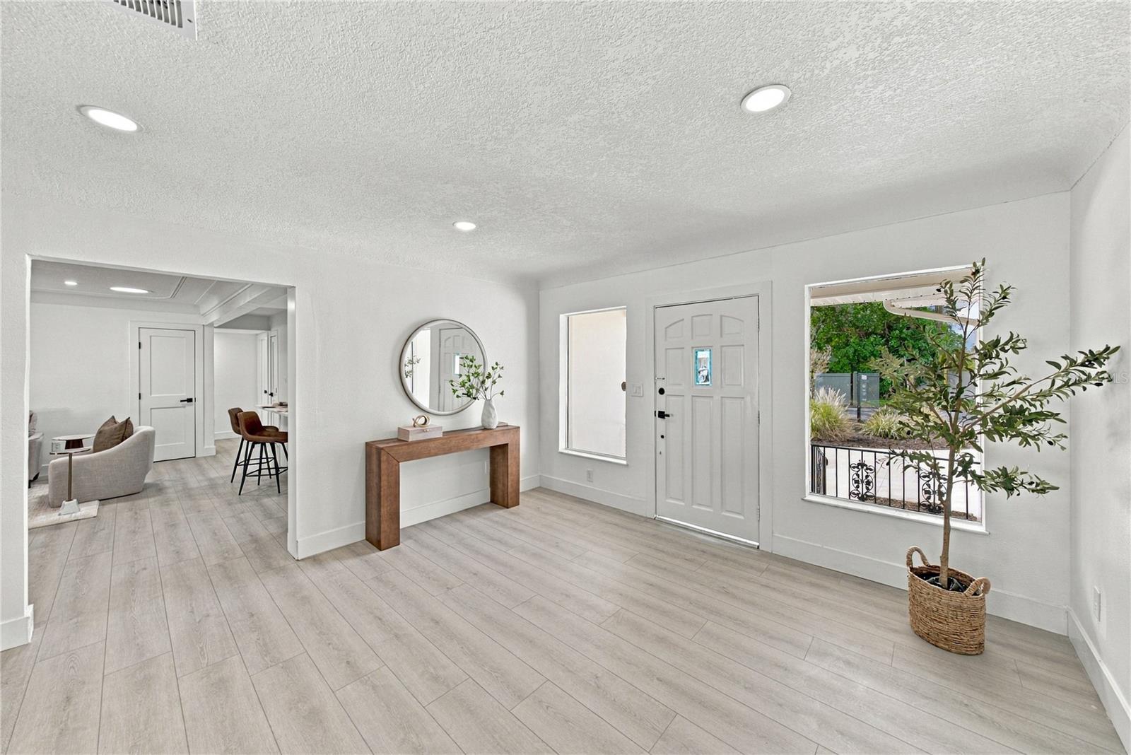 1302 ROBIN ROAD S, St Petersburg, FL 33707