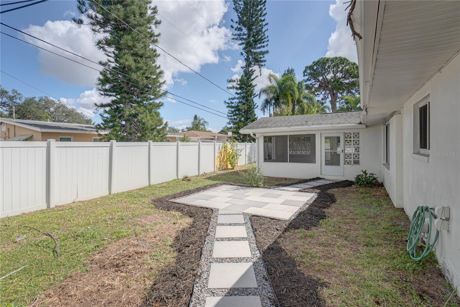 1302 ROBIN ROAD S, St Petersburg, FL 33707