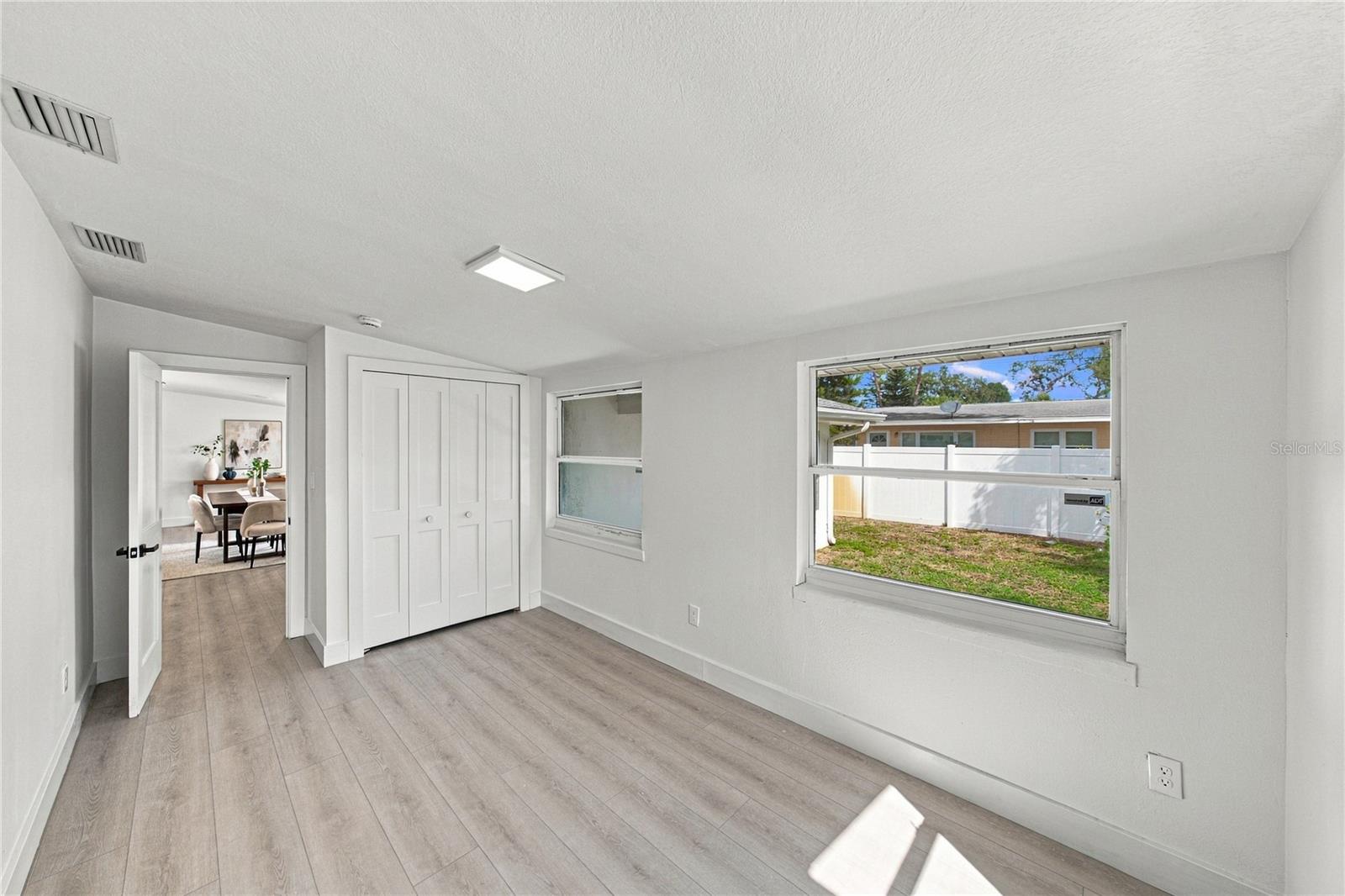 1302 ROBIN ROAD S, St Petersburg, FL 33707
