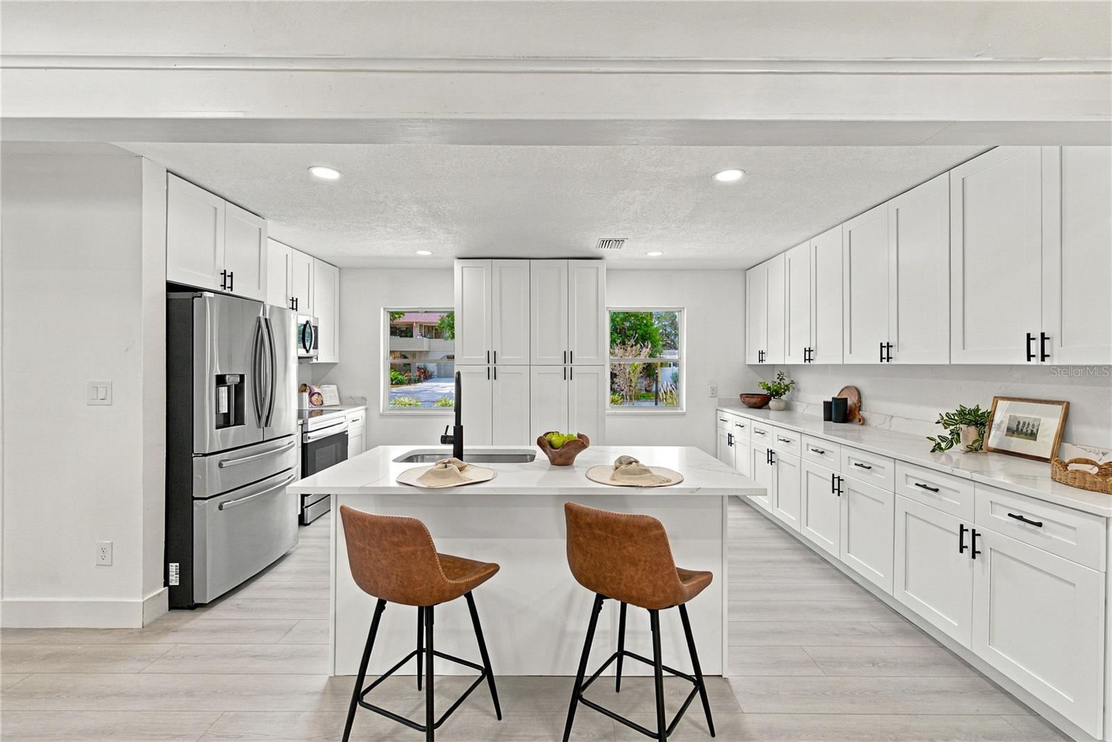 1302 ROBIN ROAD S, St Petersburg, FL 33707