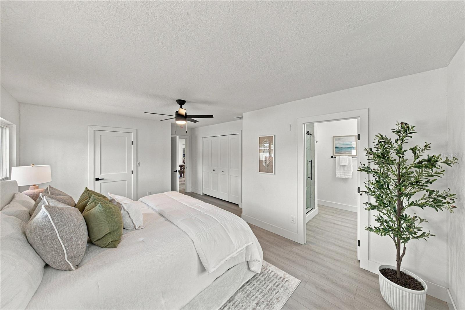 1302 ROBIN ROAD S, St Petersburg, FL 33707