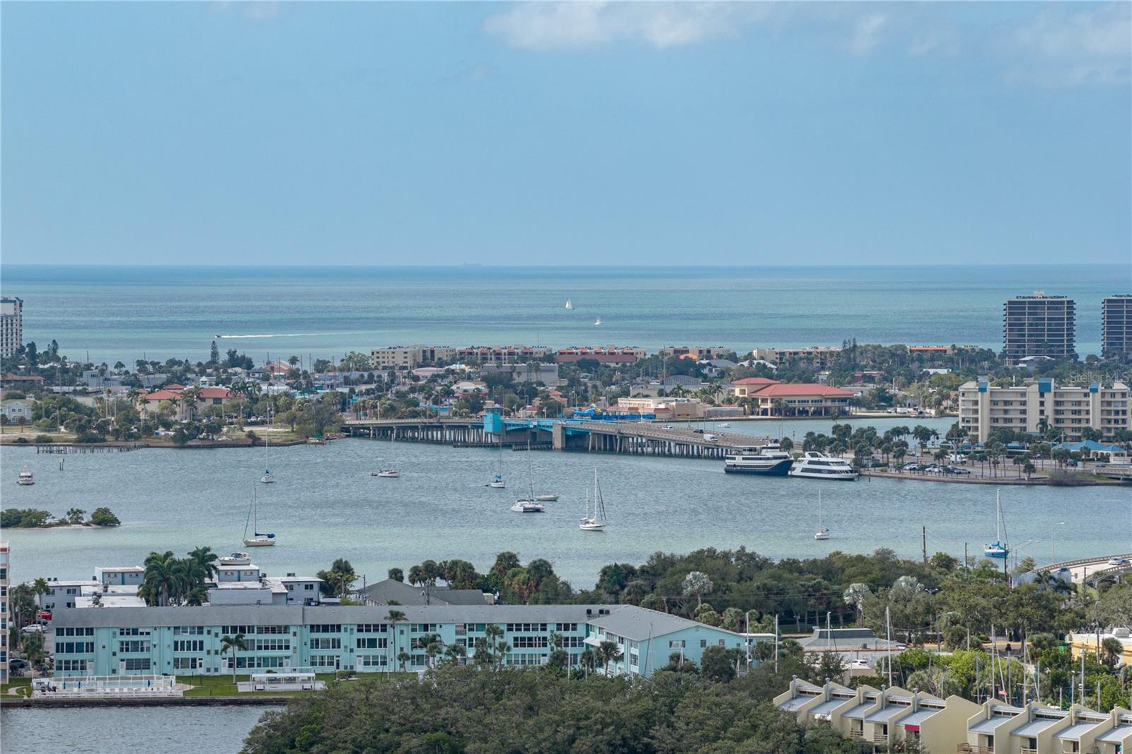 1302 ROBIN ROAD S, St Petersburg, FL 33707