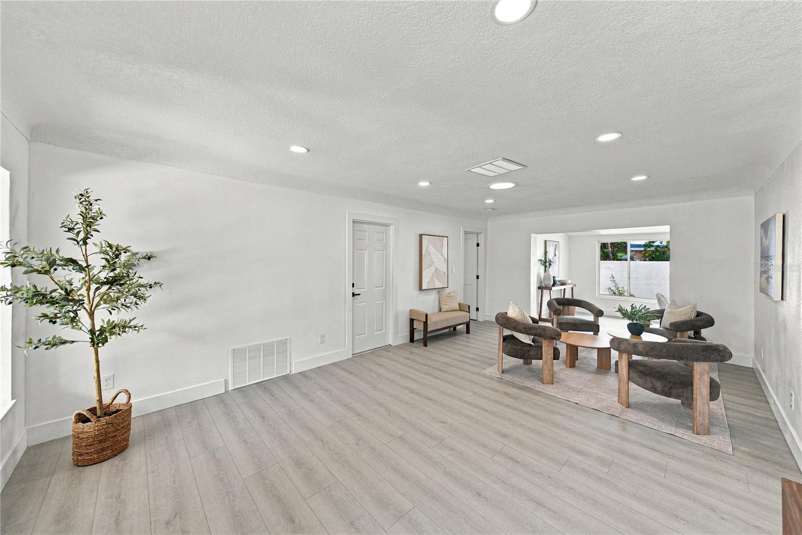 1302 ROBIN ROAD S, St Petersburg, FL 33707