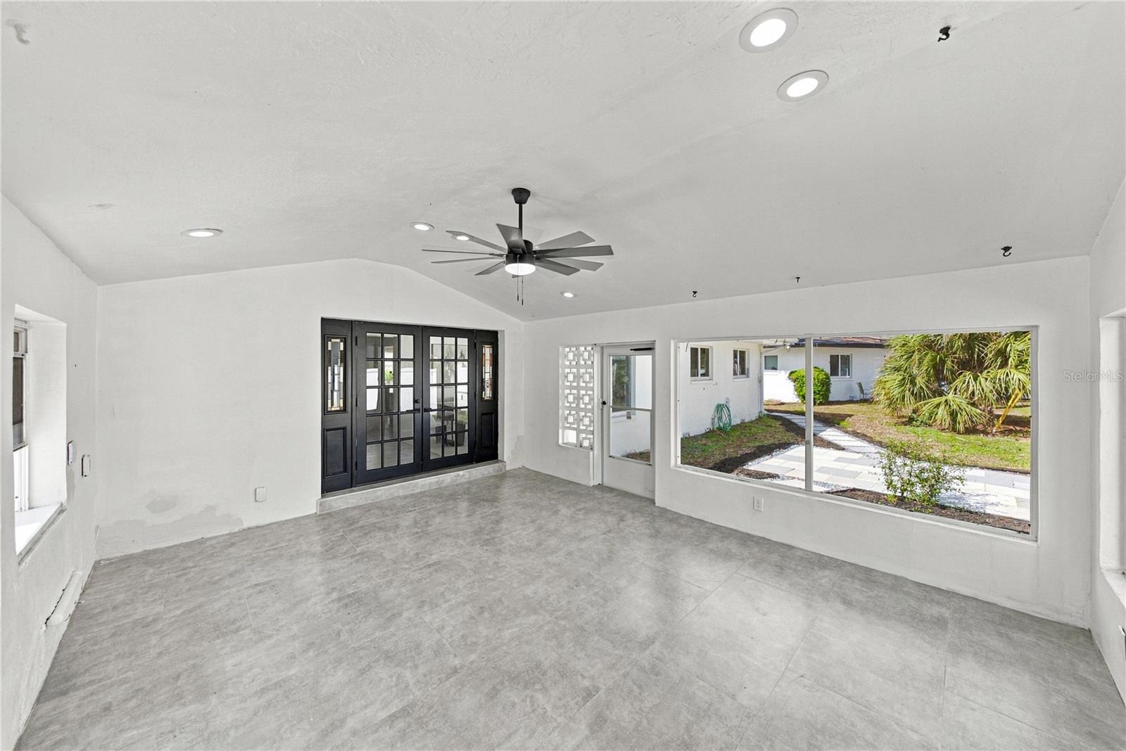 1302 ROBIN ROAD S, St Petersburg, FL 33707