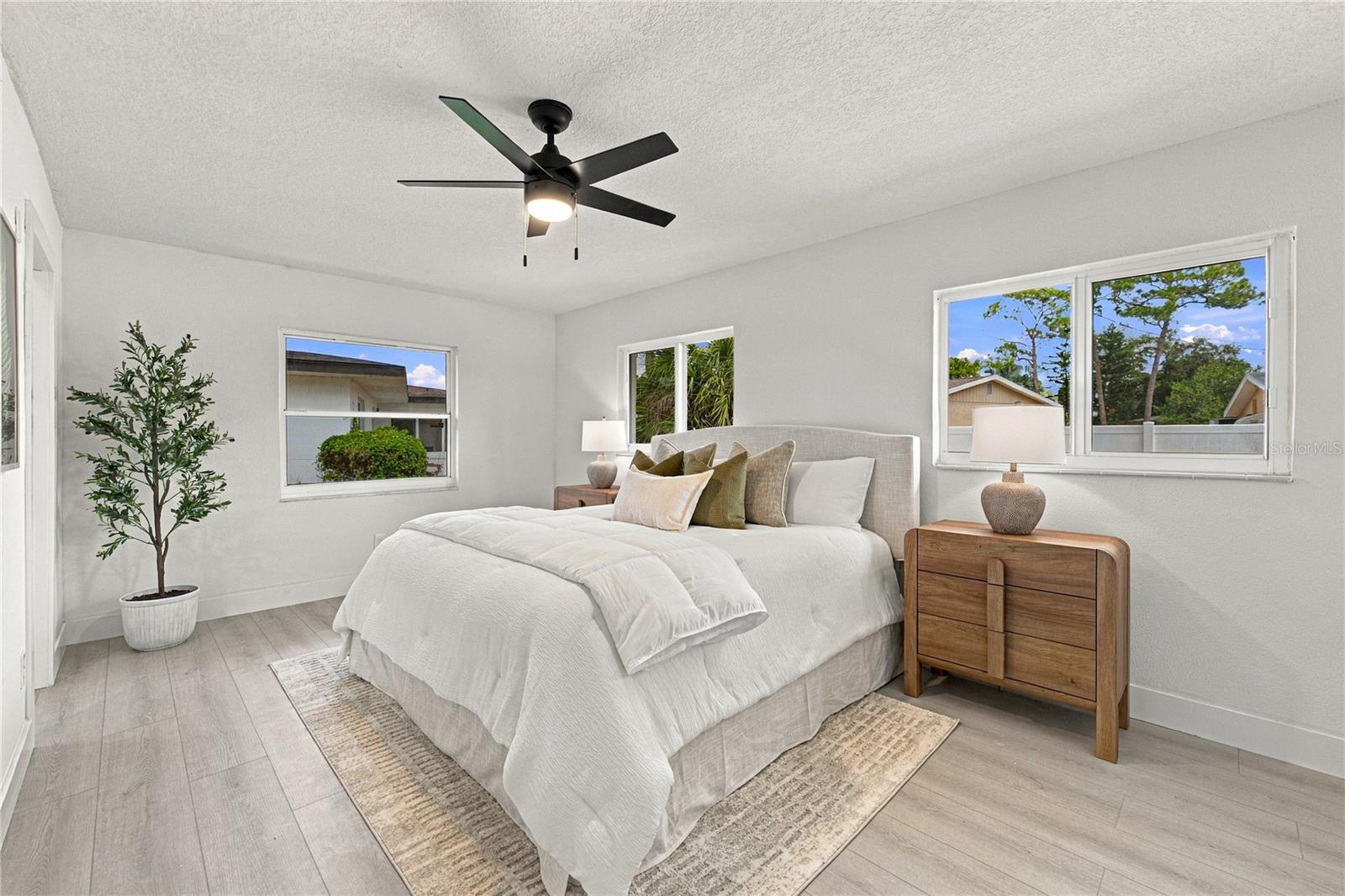 1302 ROBIN ROAD S, St Petersburg, FL 33707
