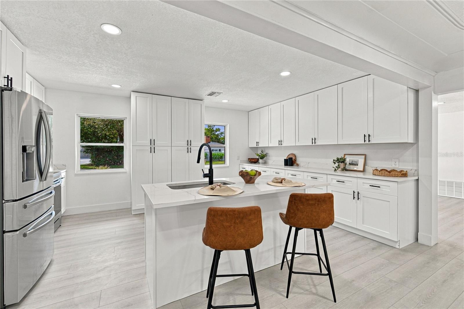1302 ROBIN ROAD S, St Petersburg, FL 33707