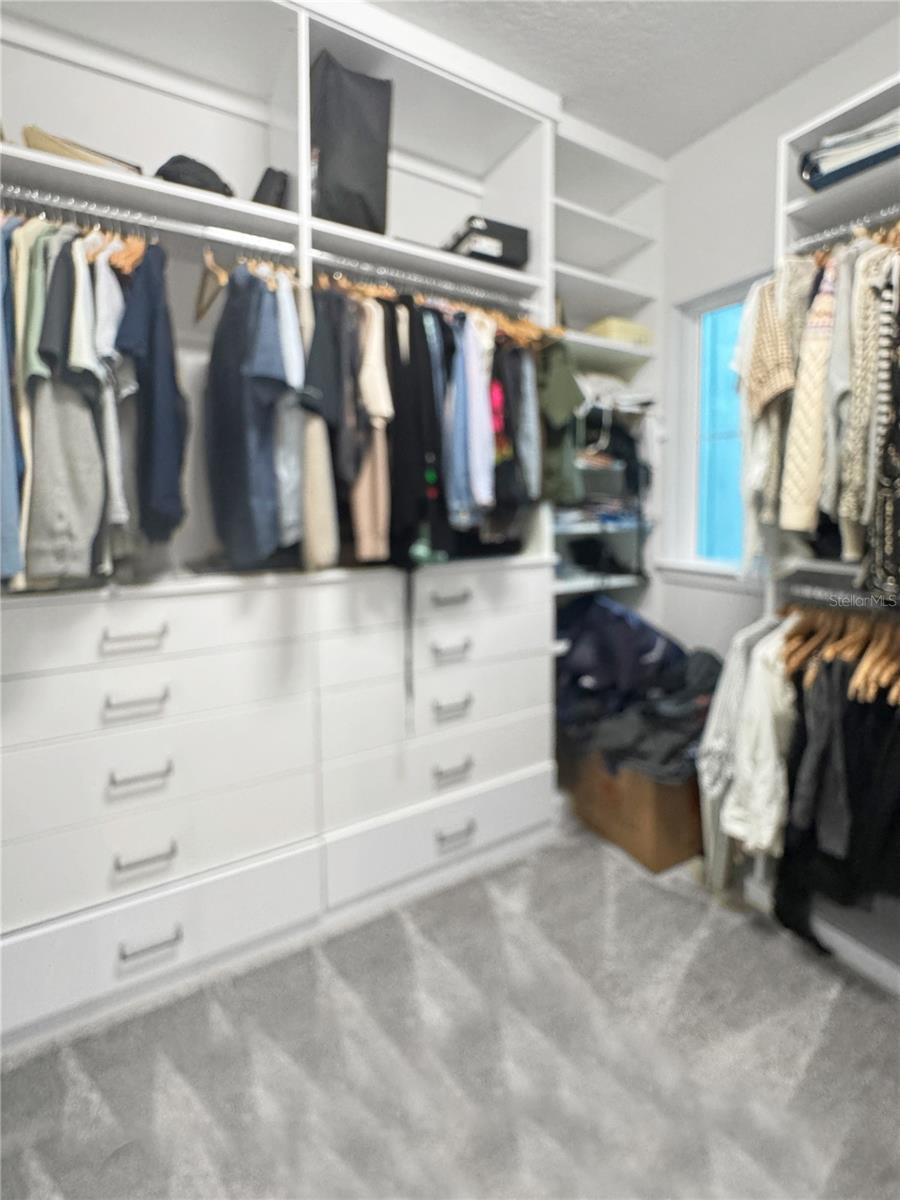 closet master bed