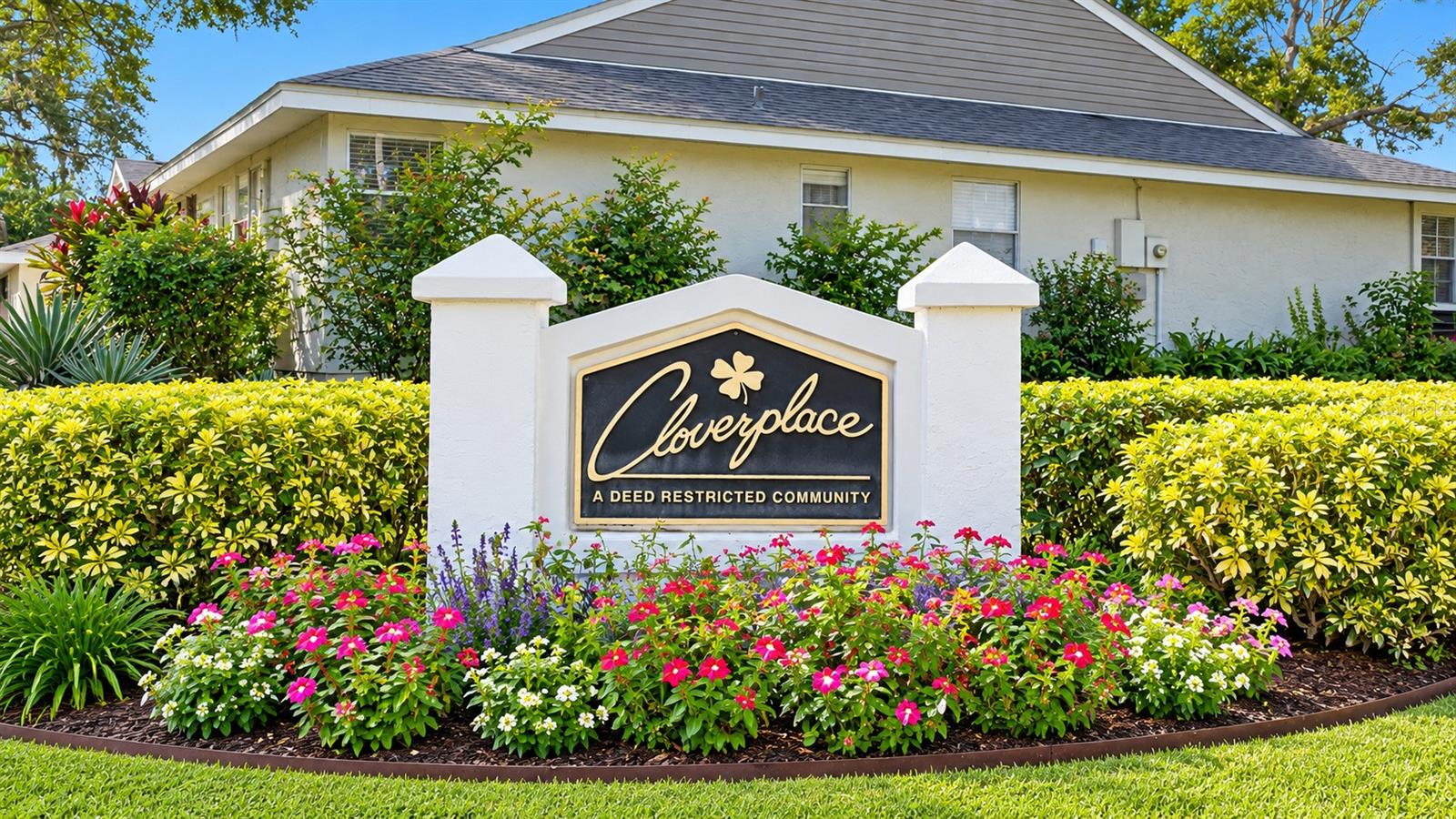 Cloverplace entance.