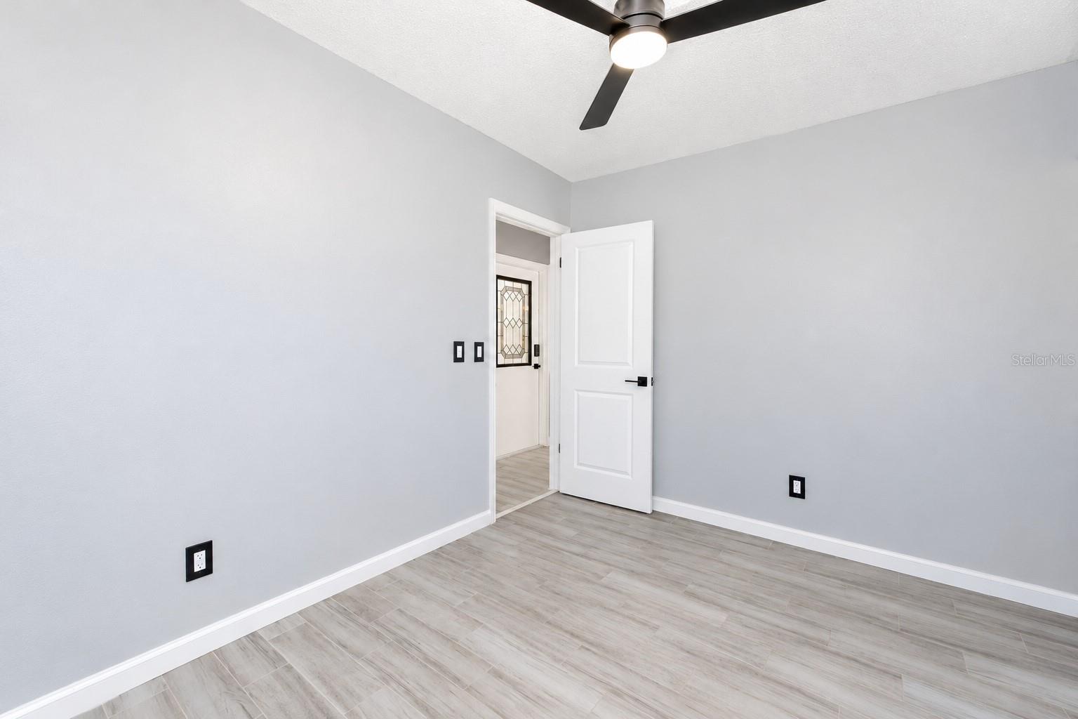 Second bedroom.