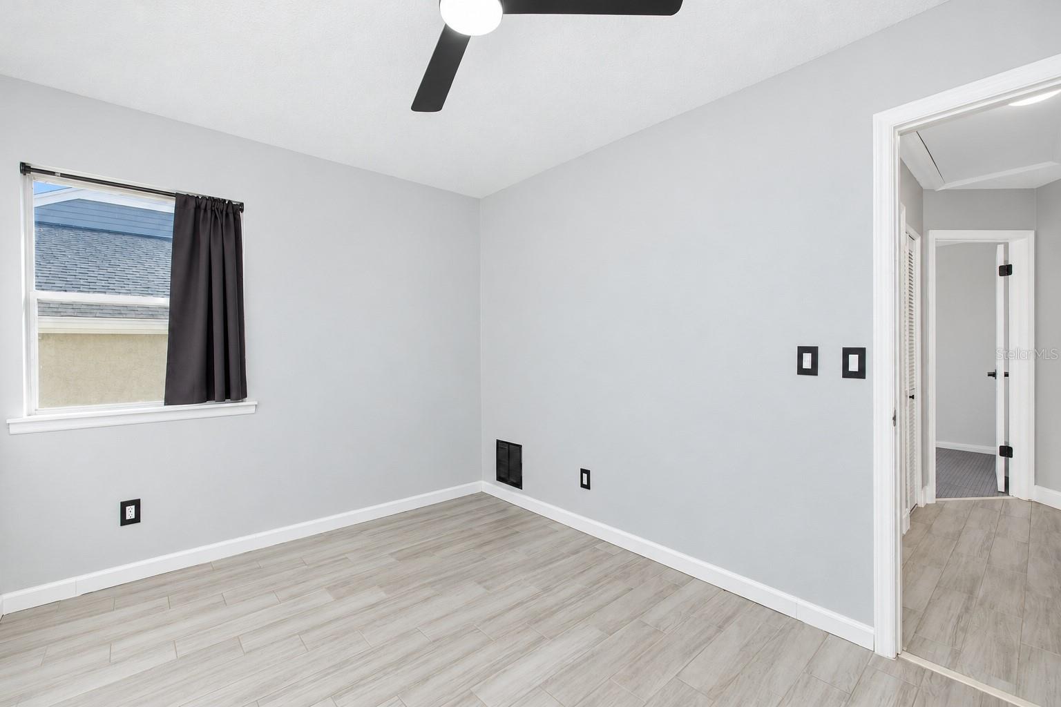 Second bedroom.