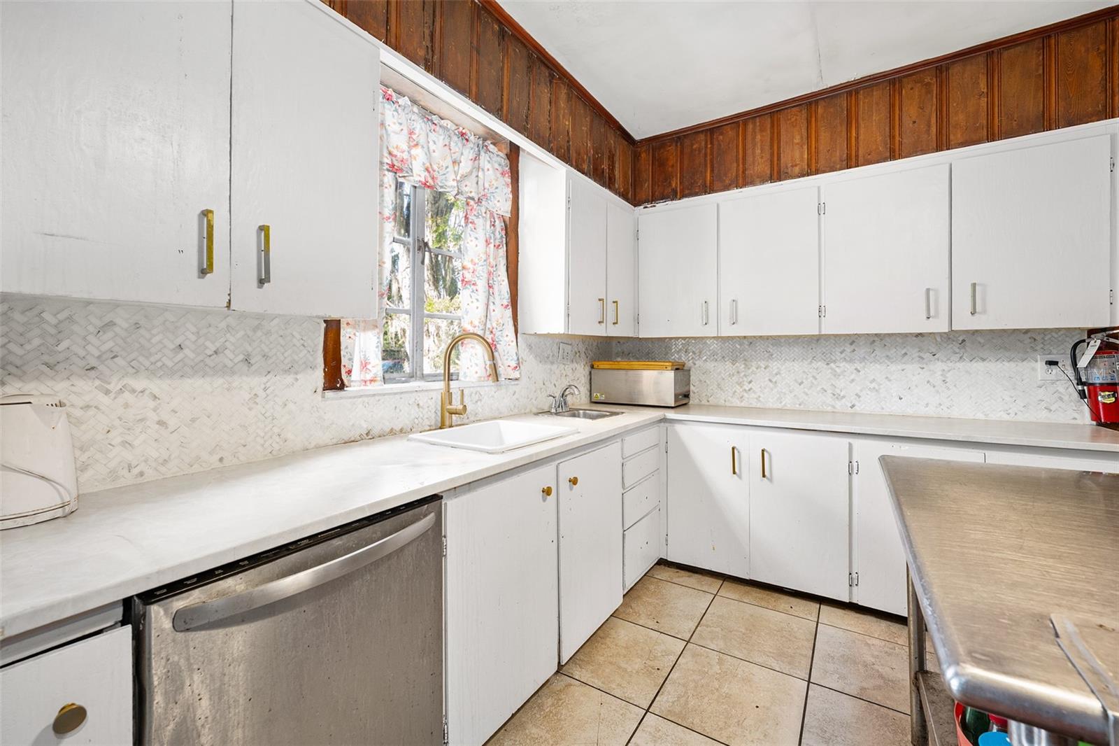 228 W HOWRY AVENUE, Deland, FL 32720