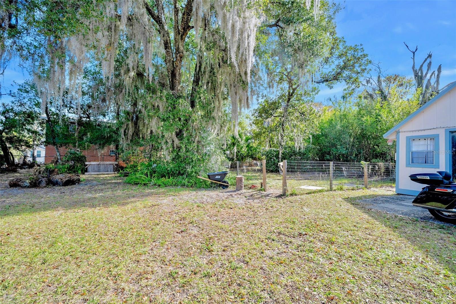 228 W HOWRY AVENUE, Deland, FL 32720