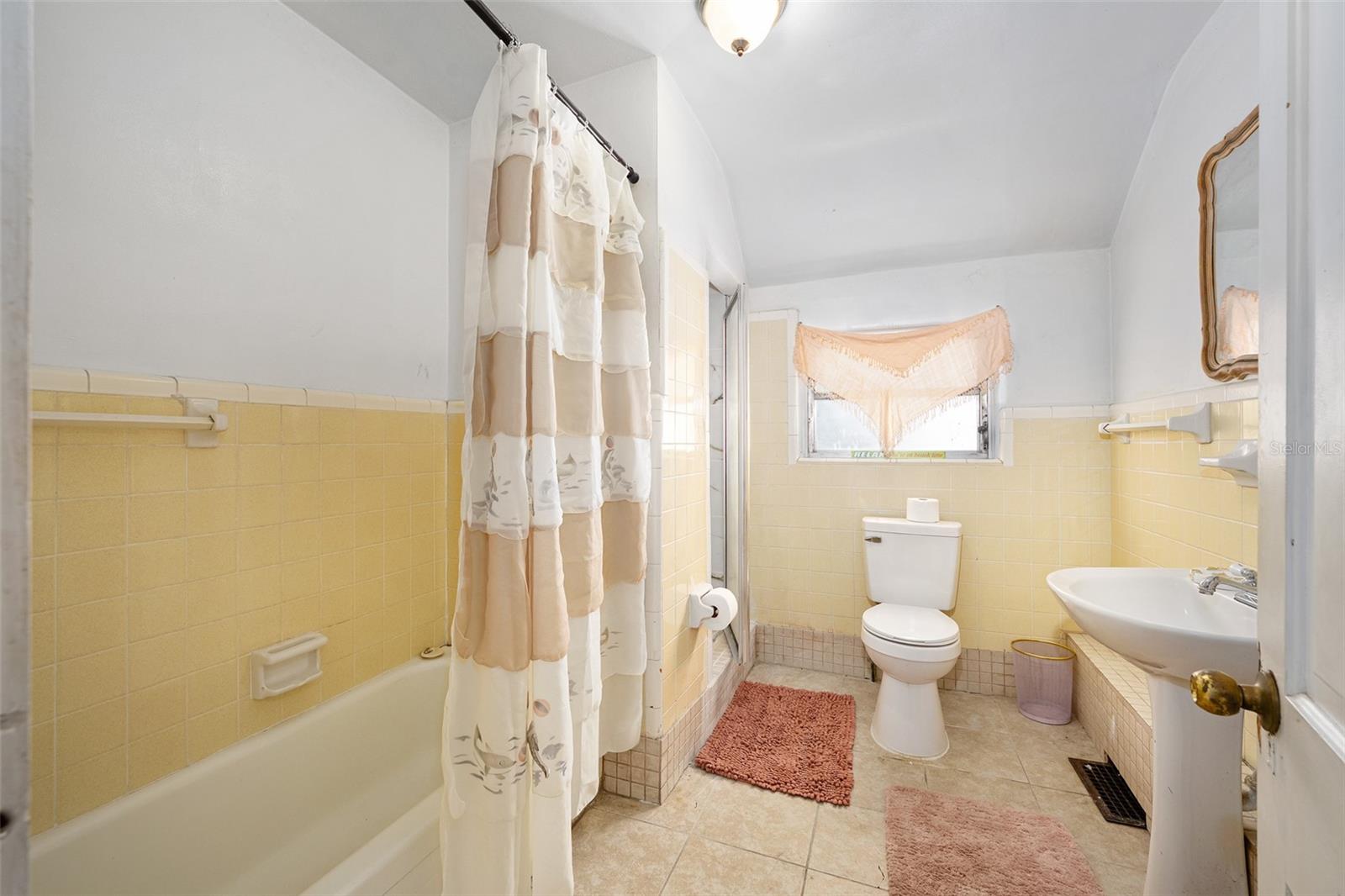 228 W HOWRY AVENUE, Deland, FL 32720