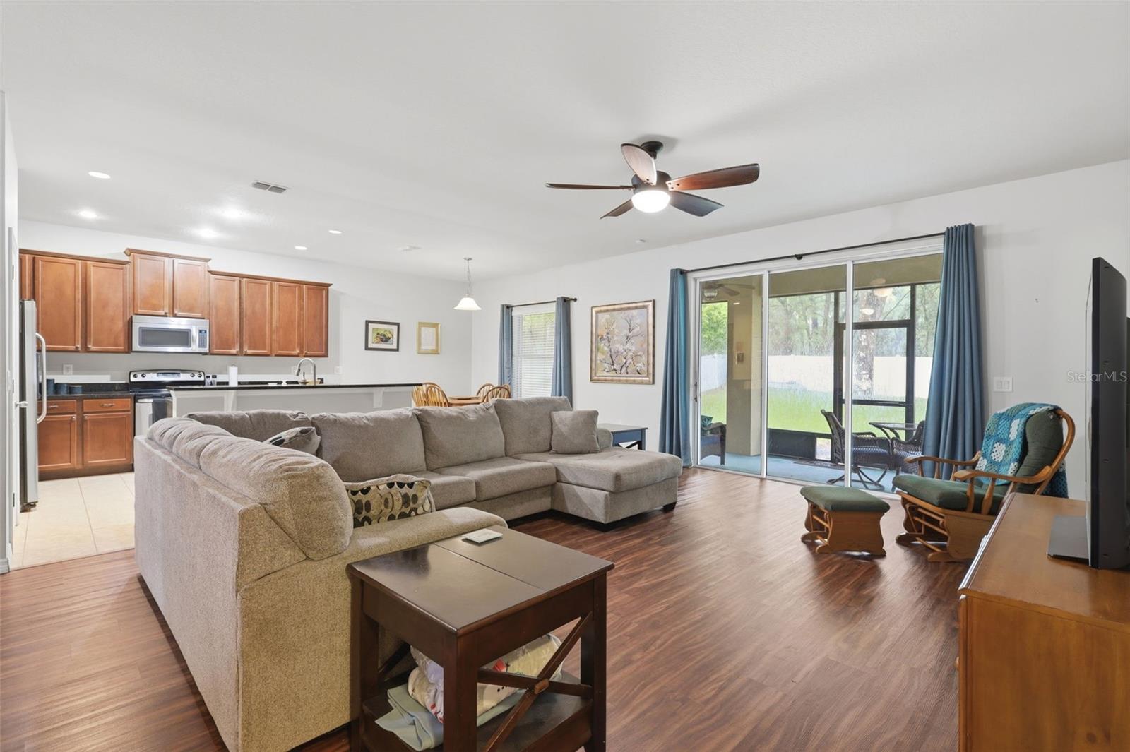 Family Rm to Kitchen