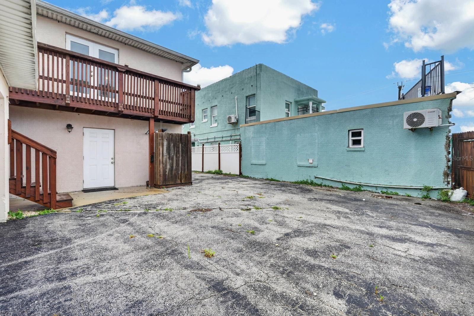 2005 SCHULTE AVENUE, Daytona Beach, FL 32118