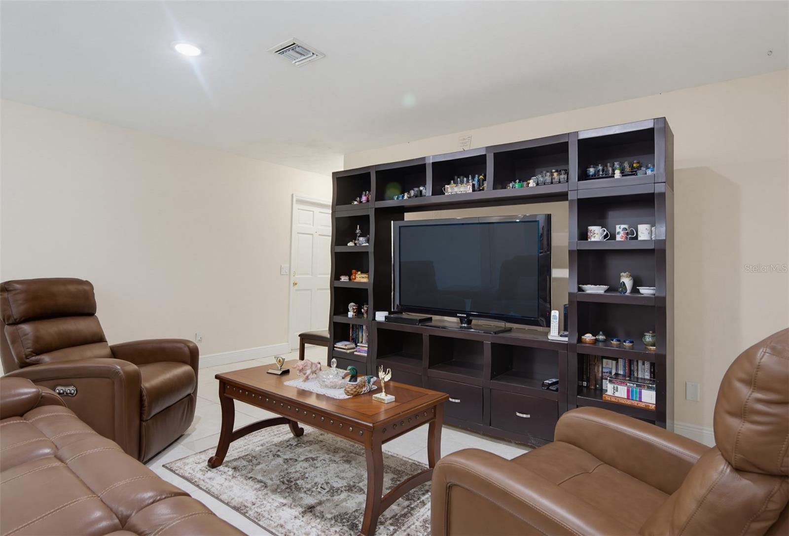 33 SANDCASTLE DRIVE, Ormond Beach, FL 32176