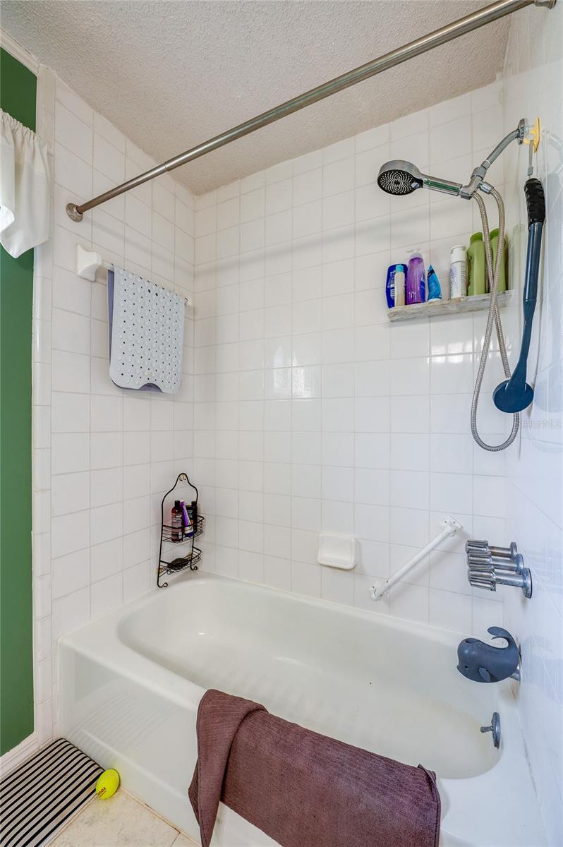 1040 W VILLAGE GREEN ROAD, Deland, FL 32720