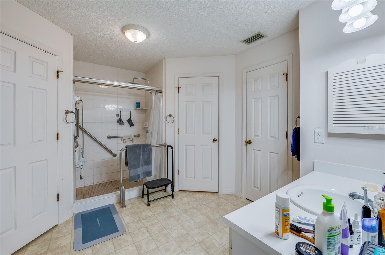 Master Bathroom with 2 walk-in closets