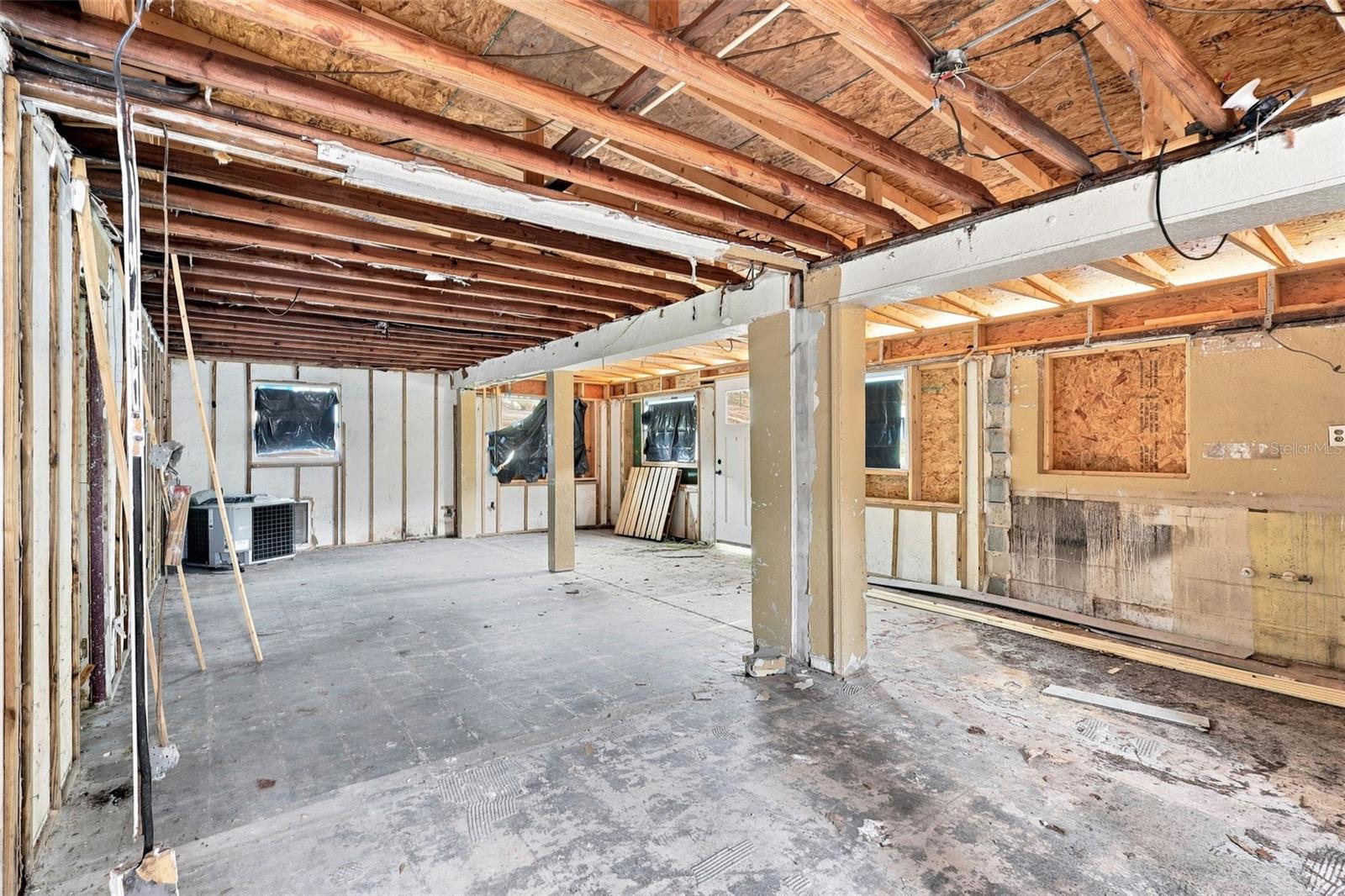 921 S SALISBURY AVENUE, Deland, FL 32720
