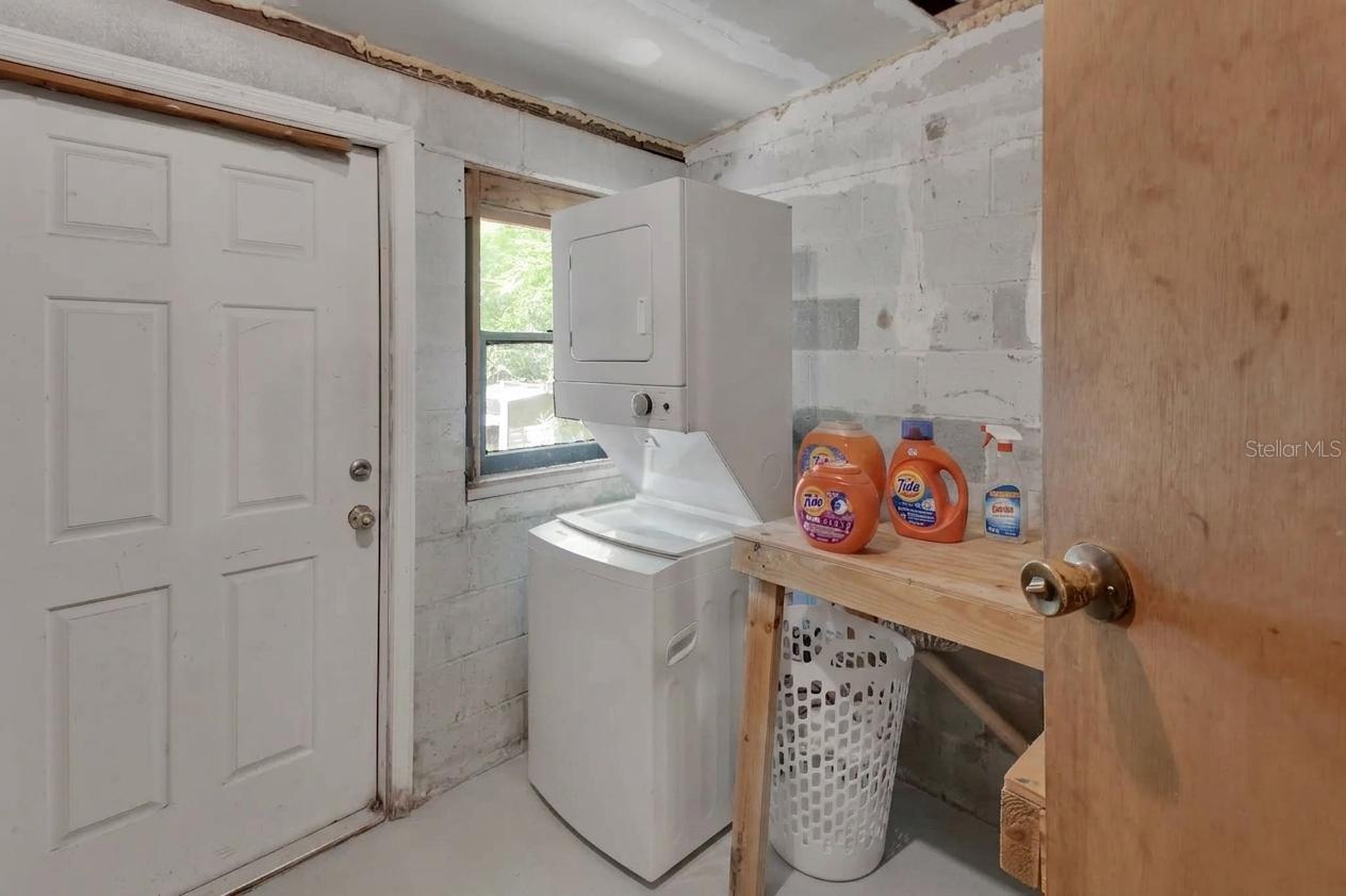 Virtually modified laundry area