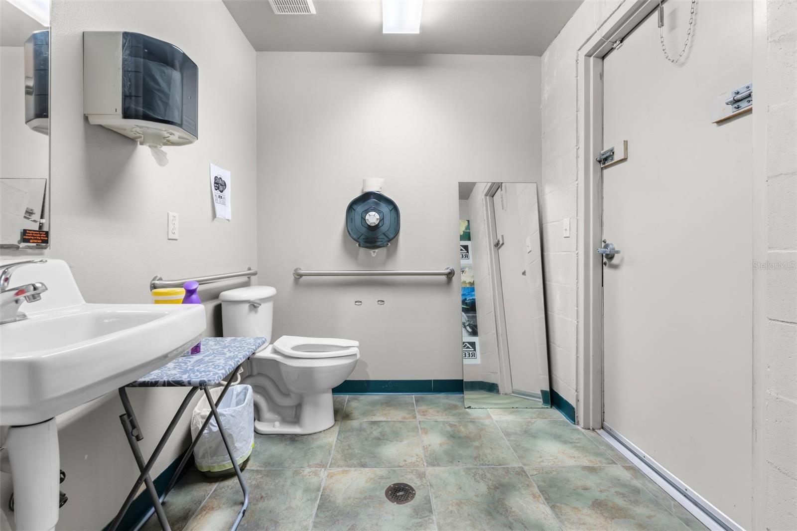 3090 S RIDGEWOOD AVENUE, South Daytona, FL 32119