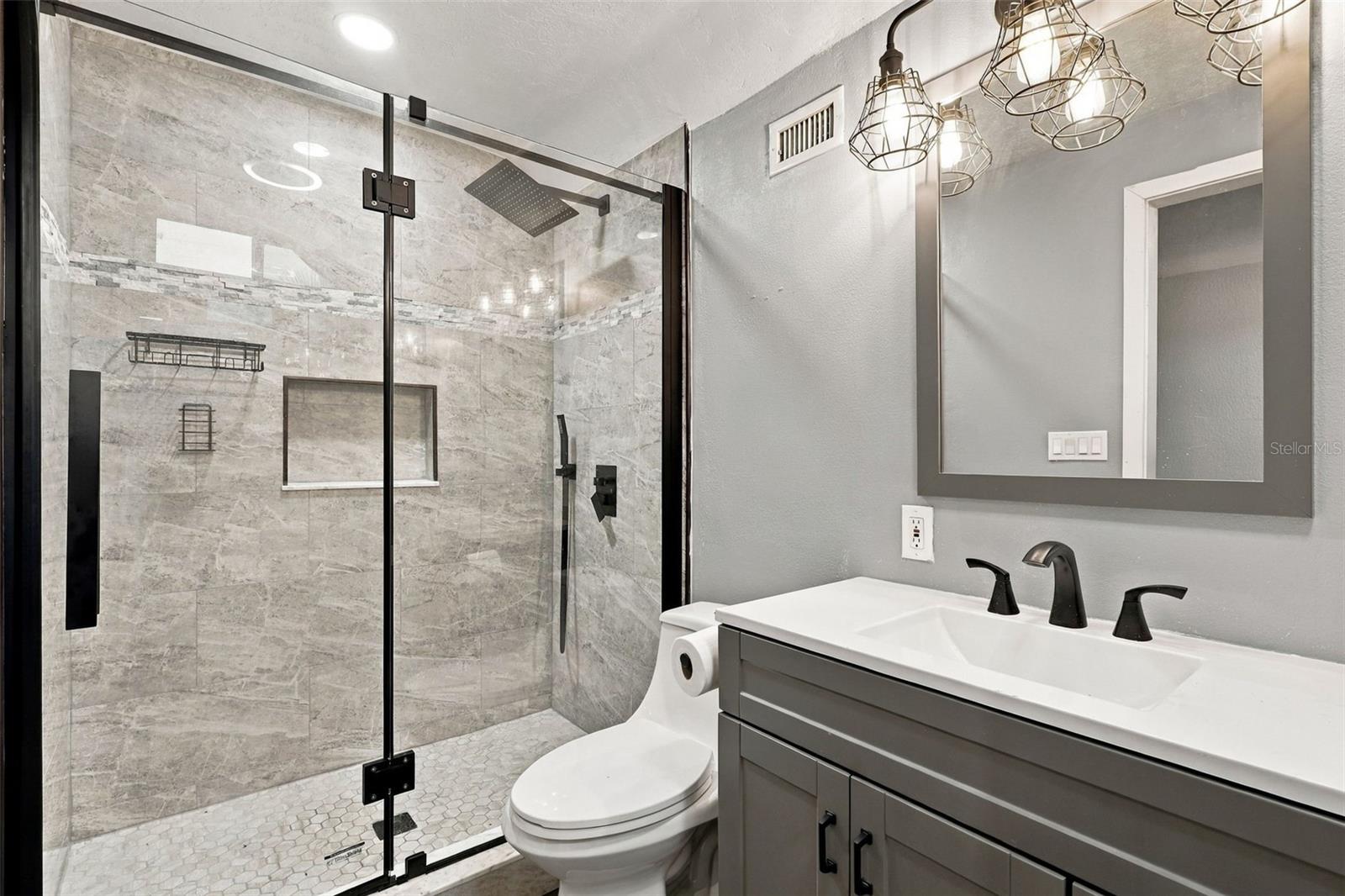 UPSTAIRS BATHROOM