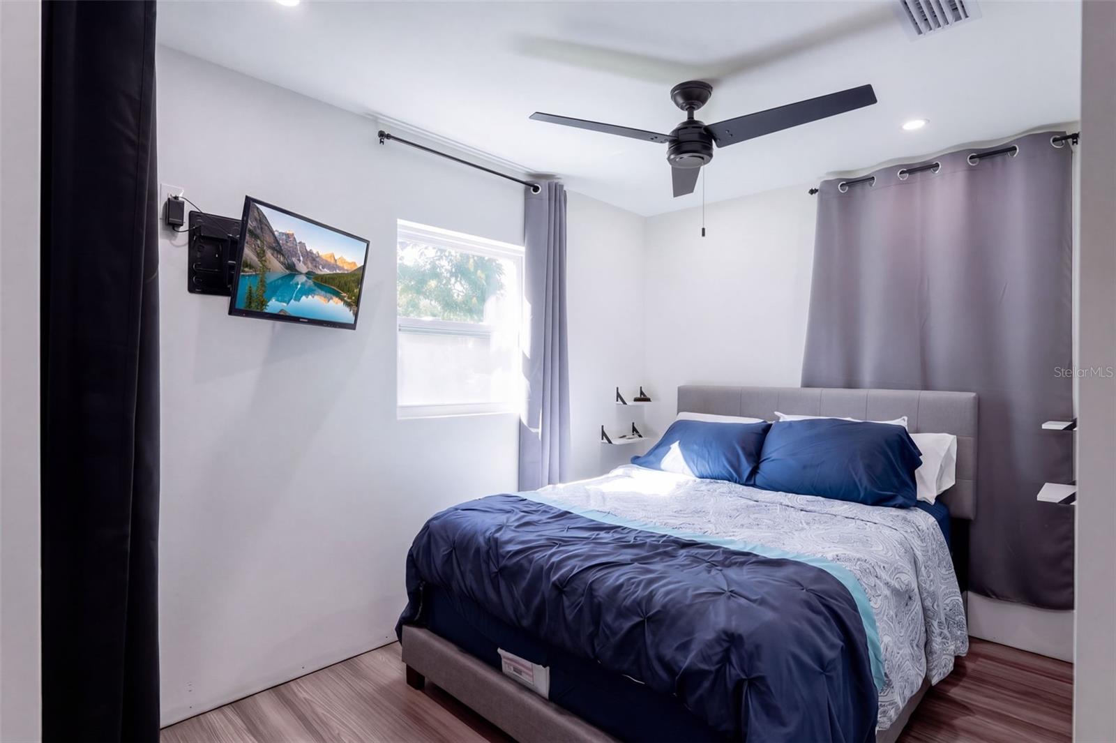 2nd bedroom