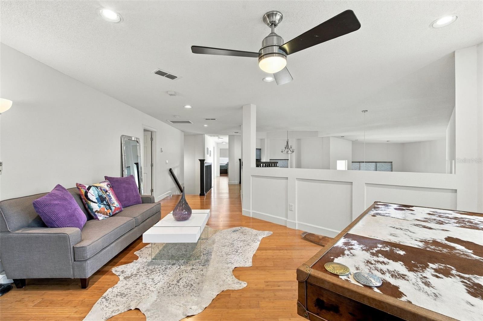 OFFICE SPACE UPSTAIRS