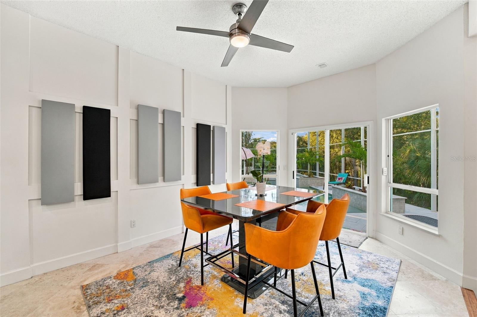 BREAKFAST NOOK