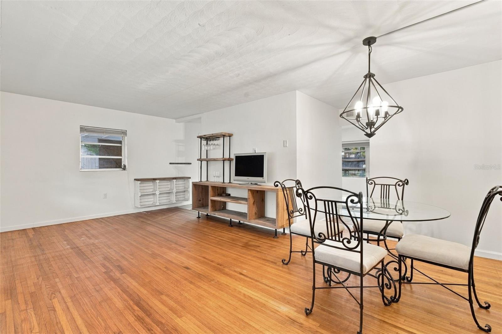820 S MONTGOMERY AVENUE, Deland, FL 32720 820 S MONTGOMERY AVENUE, Deland, FL 32720