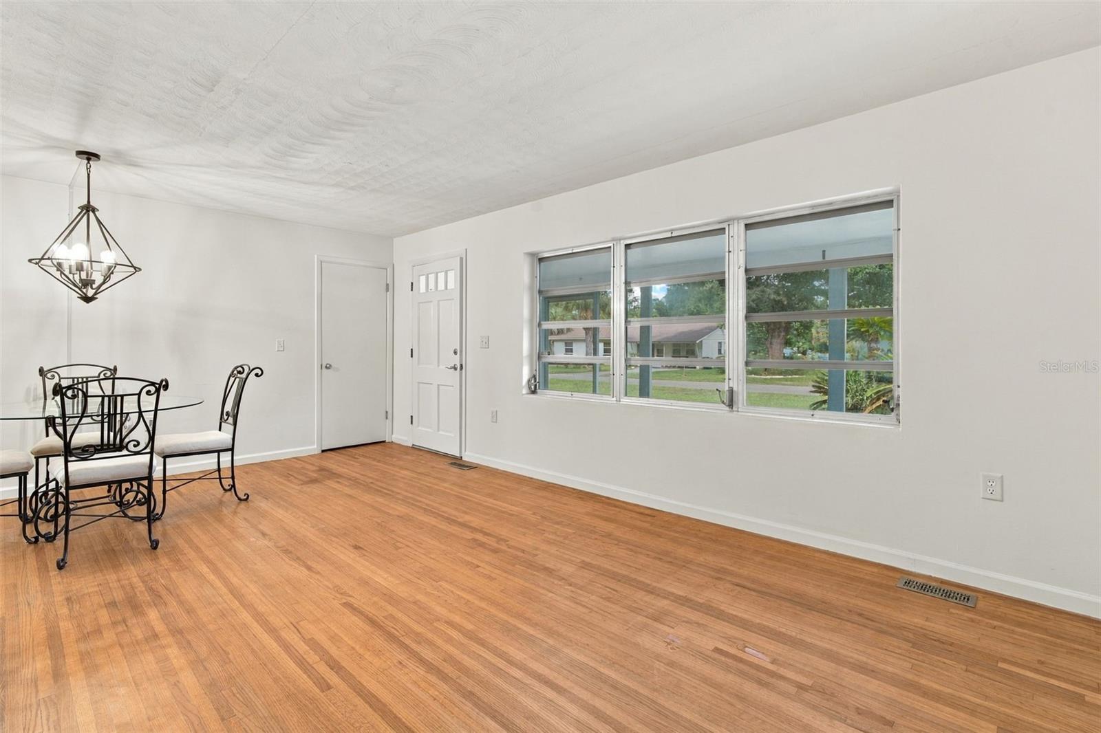 820 S MONTGOMERY AVENUE, Deland, FL 32720 820 S MONTGOMERY AVENUE, Deland, FL 32720