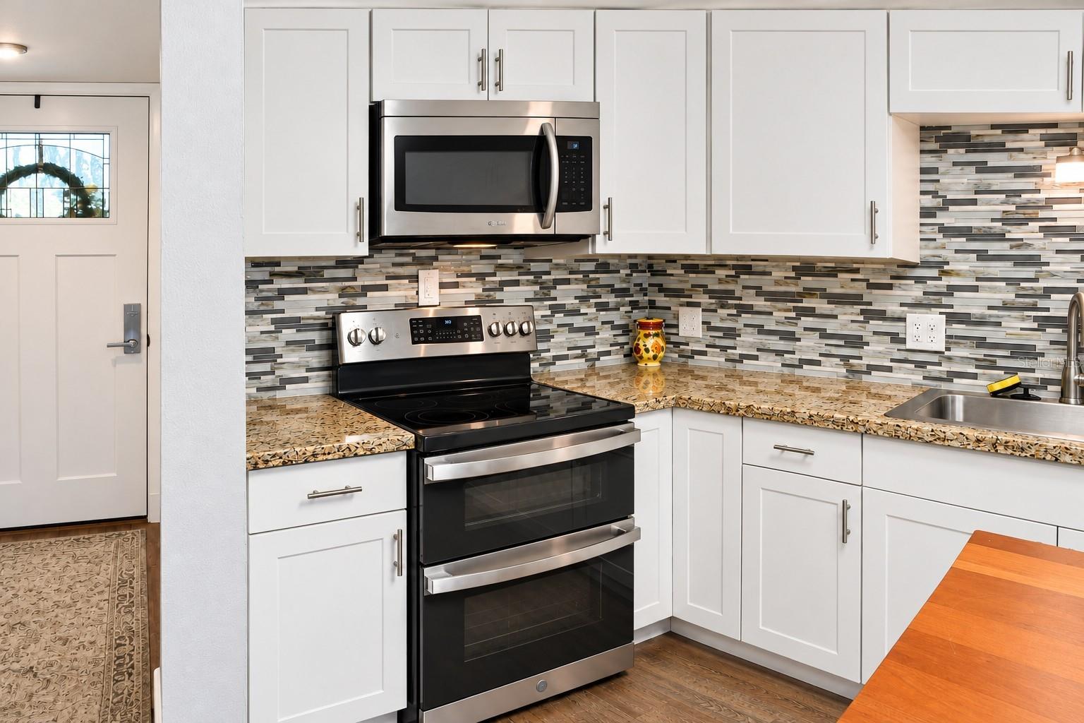 Kitchen & entry
